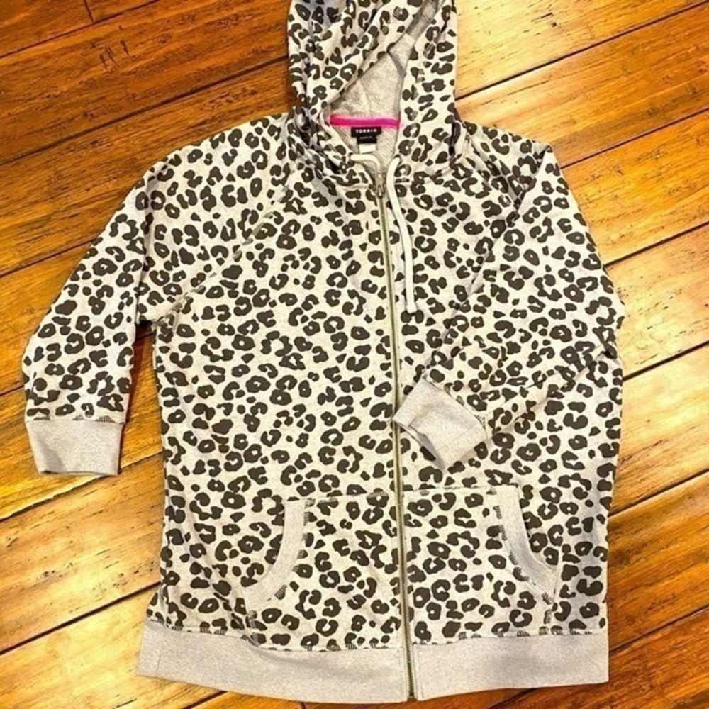EUC gray leopard Torrid hoodie. Size 1